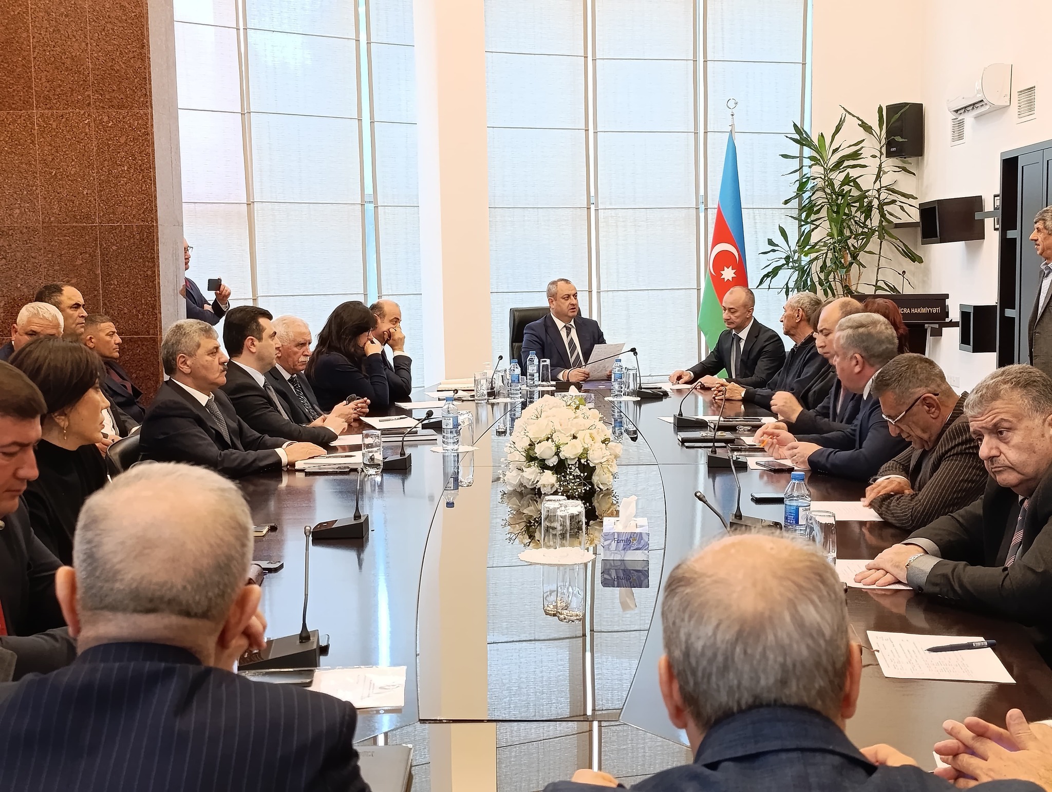 Aprelin 6-da Suraxanı Rayon İcra Hakimiyyətinin başçısı Adil Əliyev Rayon İcra Hakimiyyətində növbəti vətəndaş qəbulu keçirib