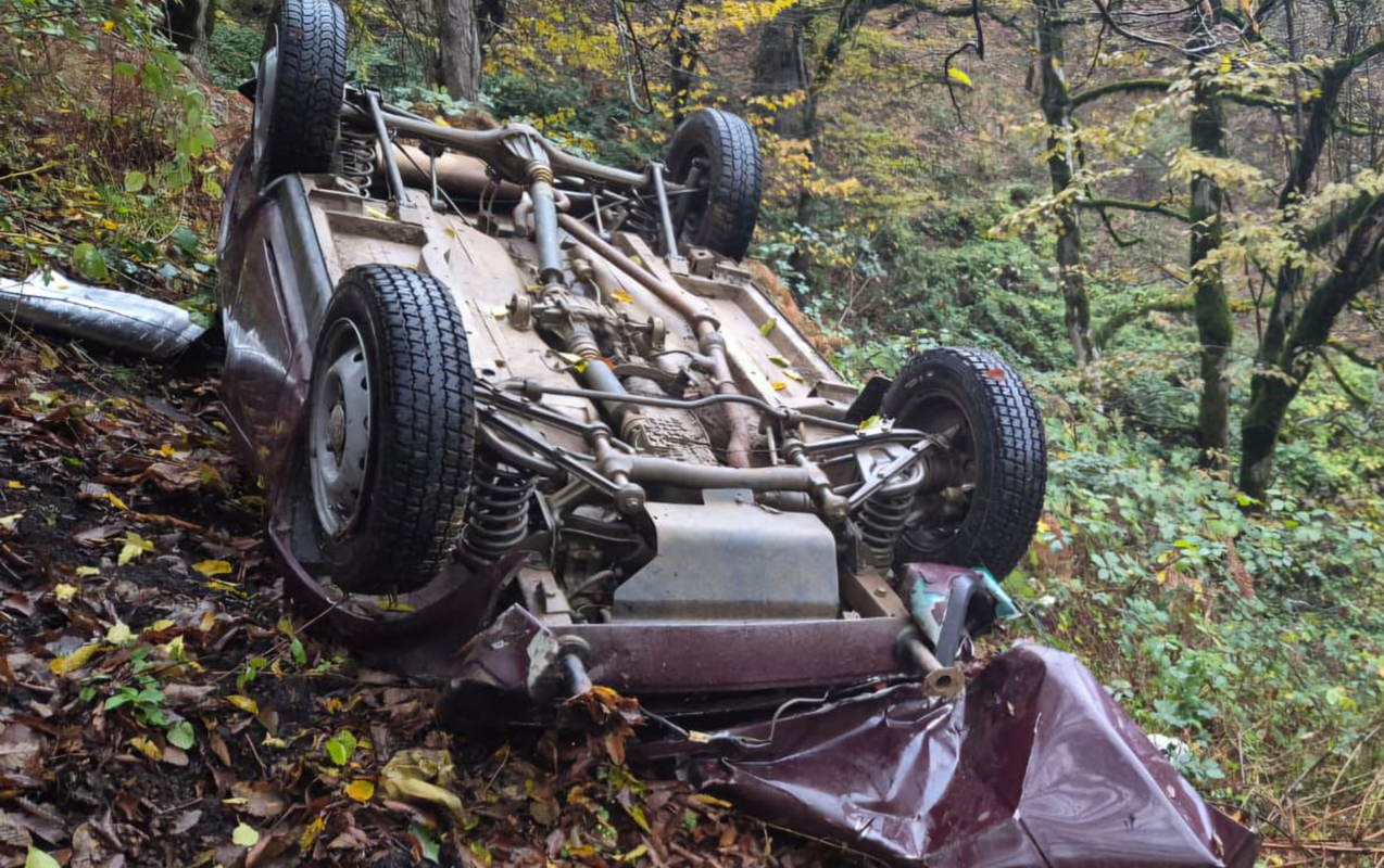 Qubada maşın ağaca çırpıldı - Ölən və xəsarət alanlar var