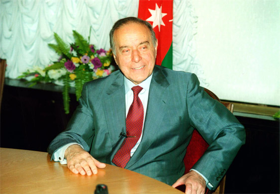 Gəncə Şəhər Baş Polis İdarəsinin rəisi Teymur Hacıyev: “Ulu Öndər Heydər Əliyev və Azərbaycanda hüquqi dövlət modelinin formalaşması”