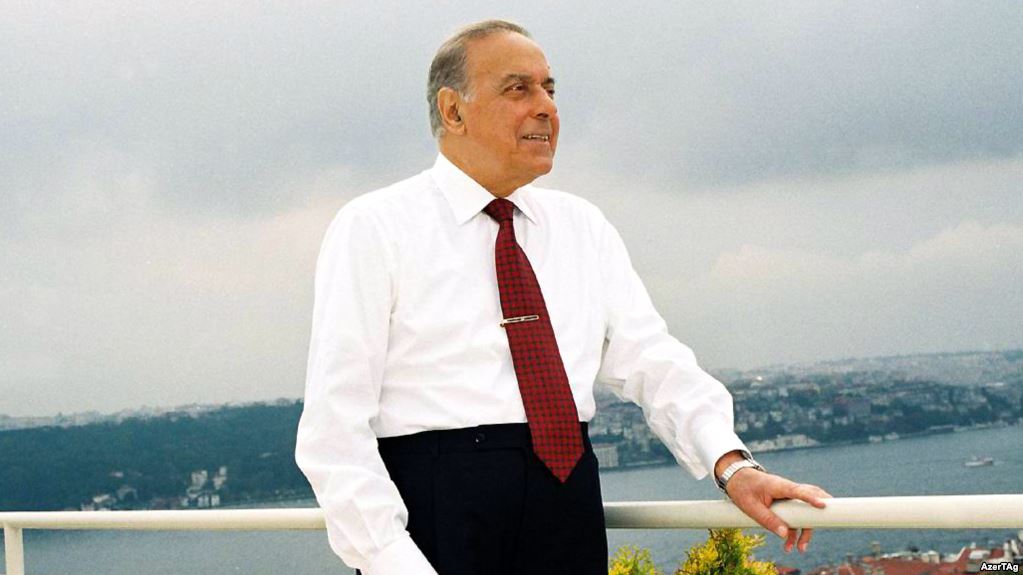 Qobustan Rayon Mərkəzi Xəstəxanasının Terapiya Şöbəsinin müdiri Lamiyə Nəsibova: “Ulu Öndər Heydər Əliyev və tibb sahəsində uğurlar”