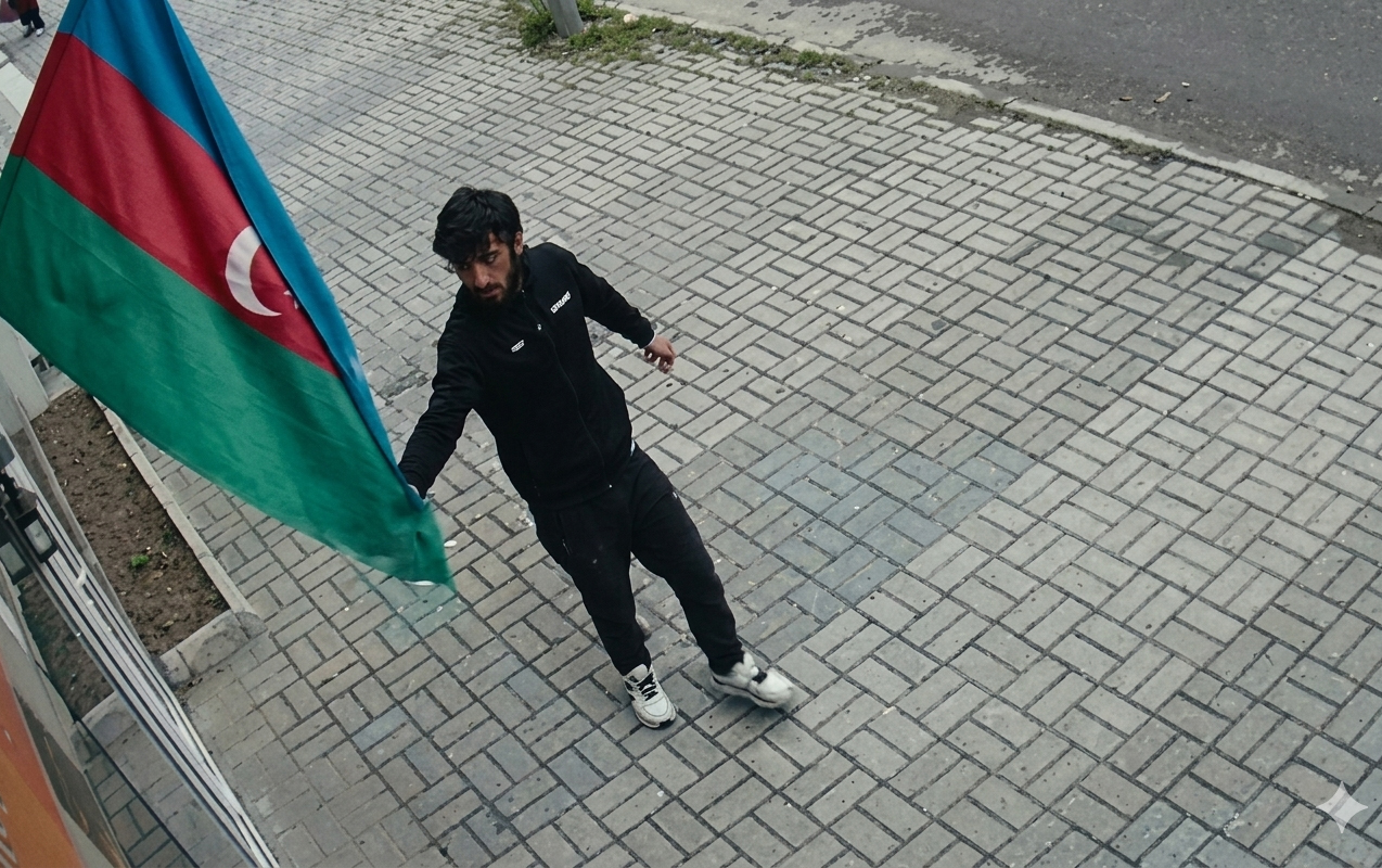 Bayrağa hörmətsizlik edən şəxs saxlanıldı