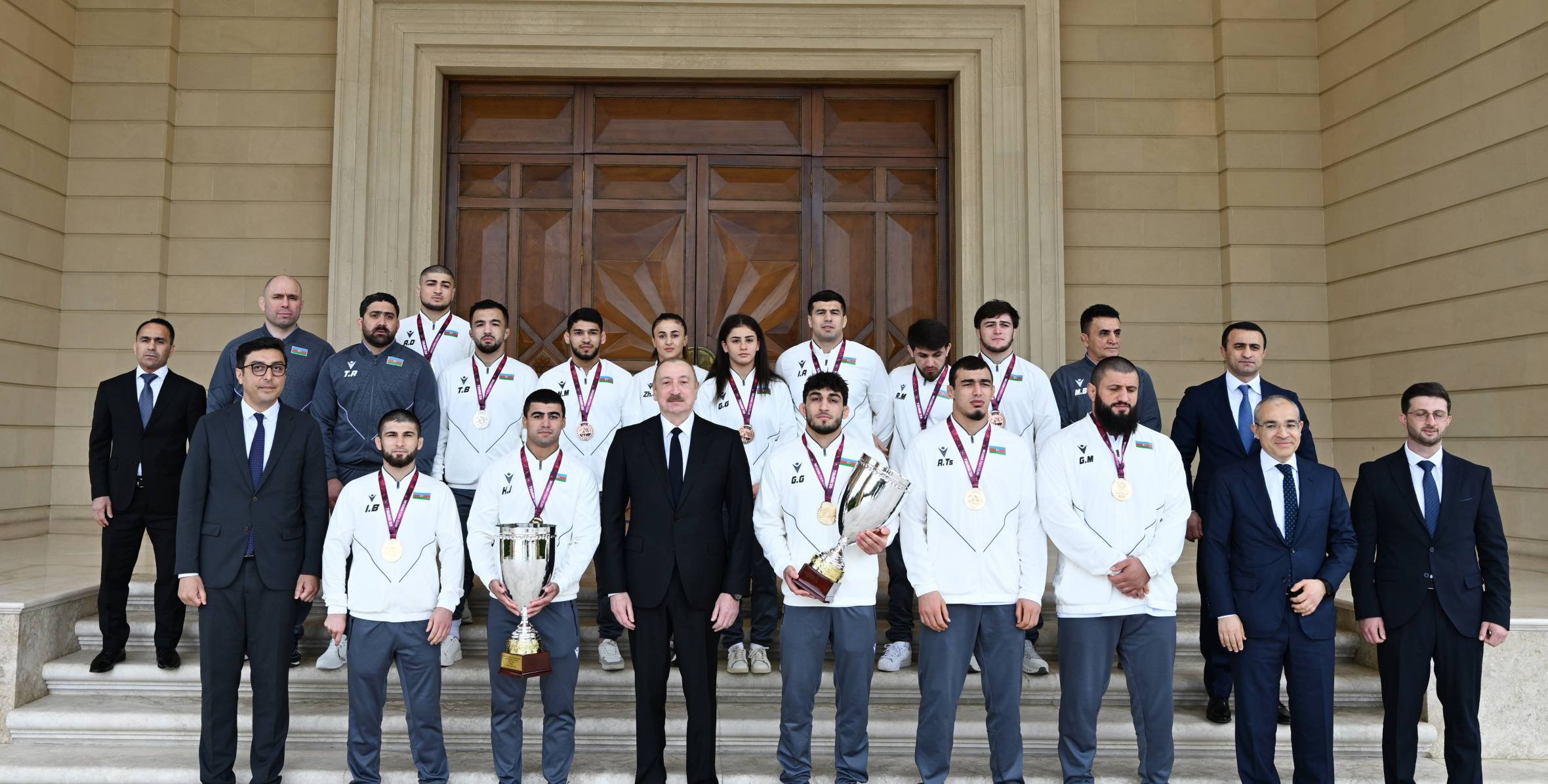 Azərbaycan güləşçiləri Avropa zirvəsini fəth edir
