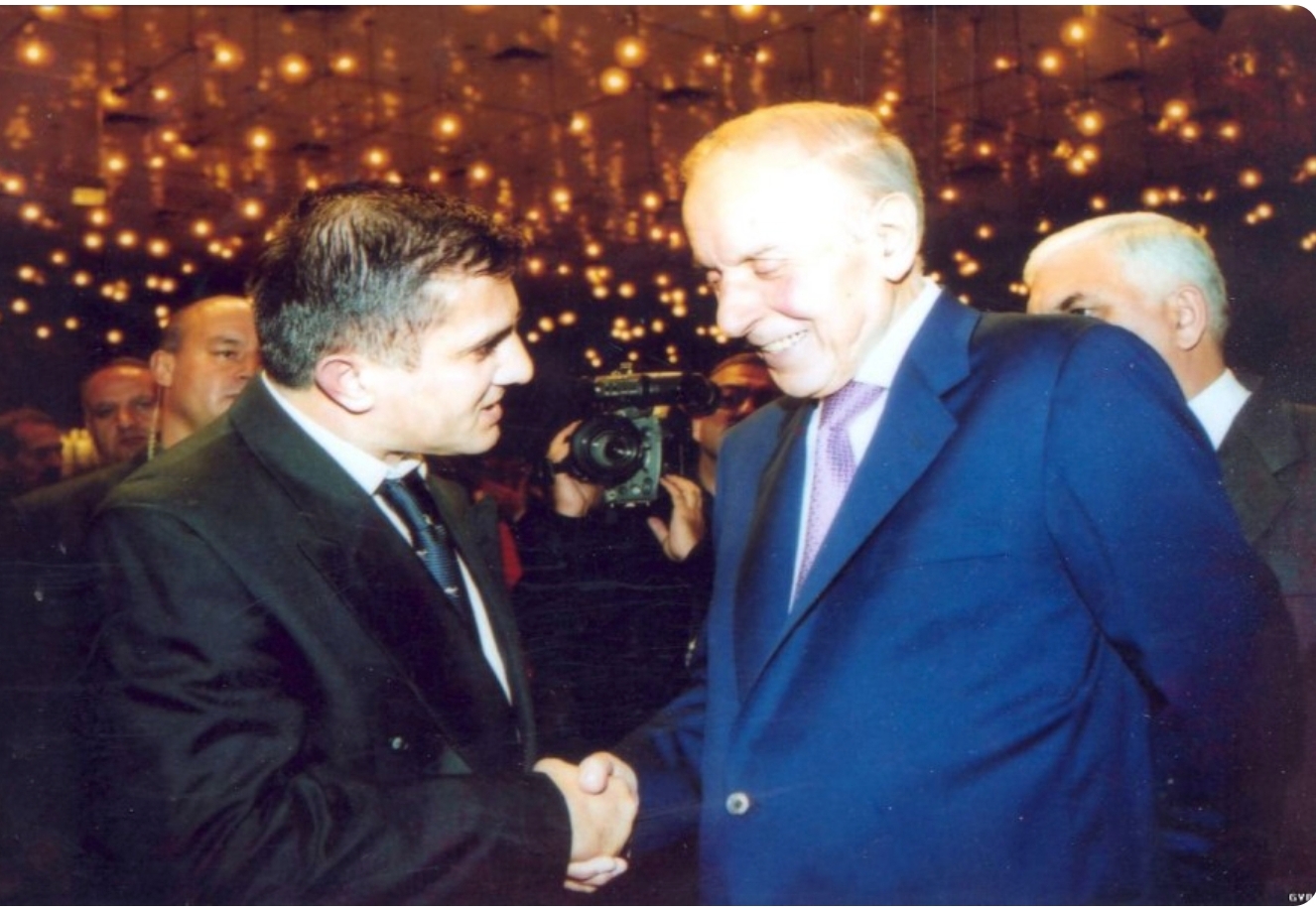 Ulu Öndər Heydər Əliyev – Ürəklərdə əbədi yaşayan dahi şəxsiyyət