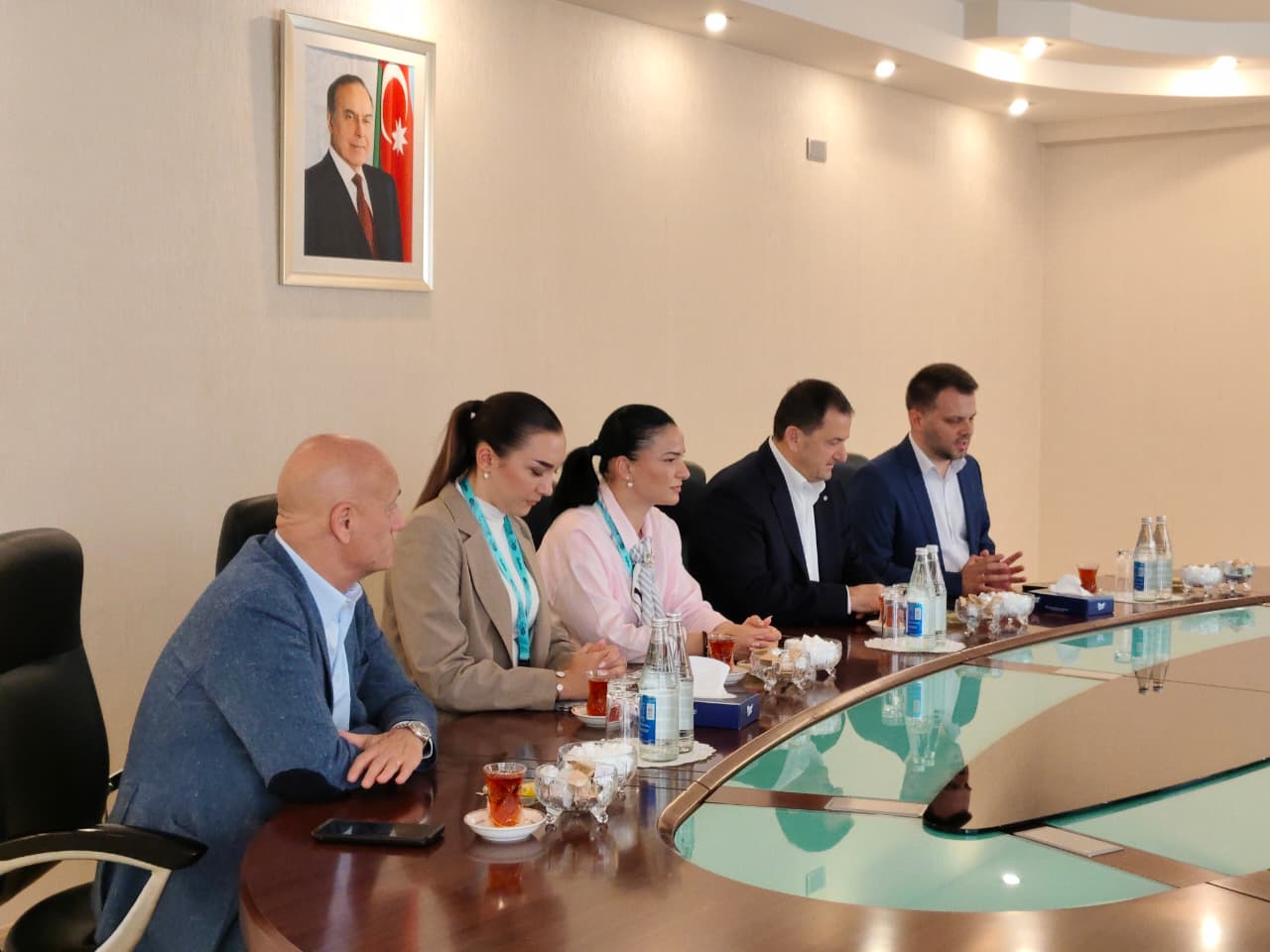 Nərimanov Rayon İcra Hakimiyyətinin başçısı Elgin Həbibullayev Albaniyanın Himara şəhər bələdiyyyəsinin sədri Vangel Tavo ilə görüşüb.
