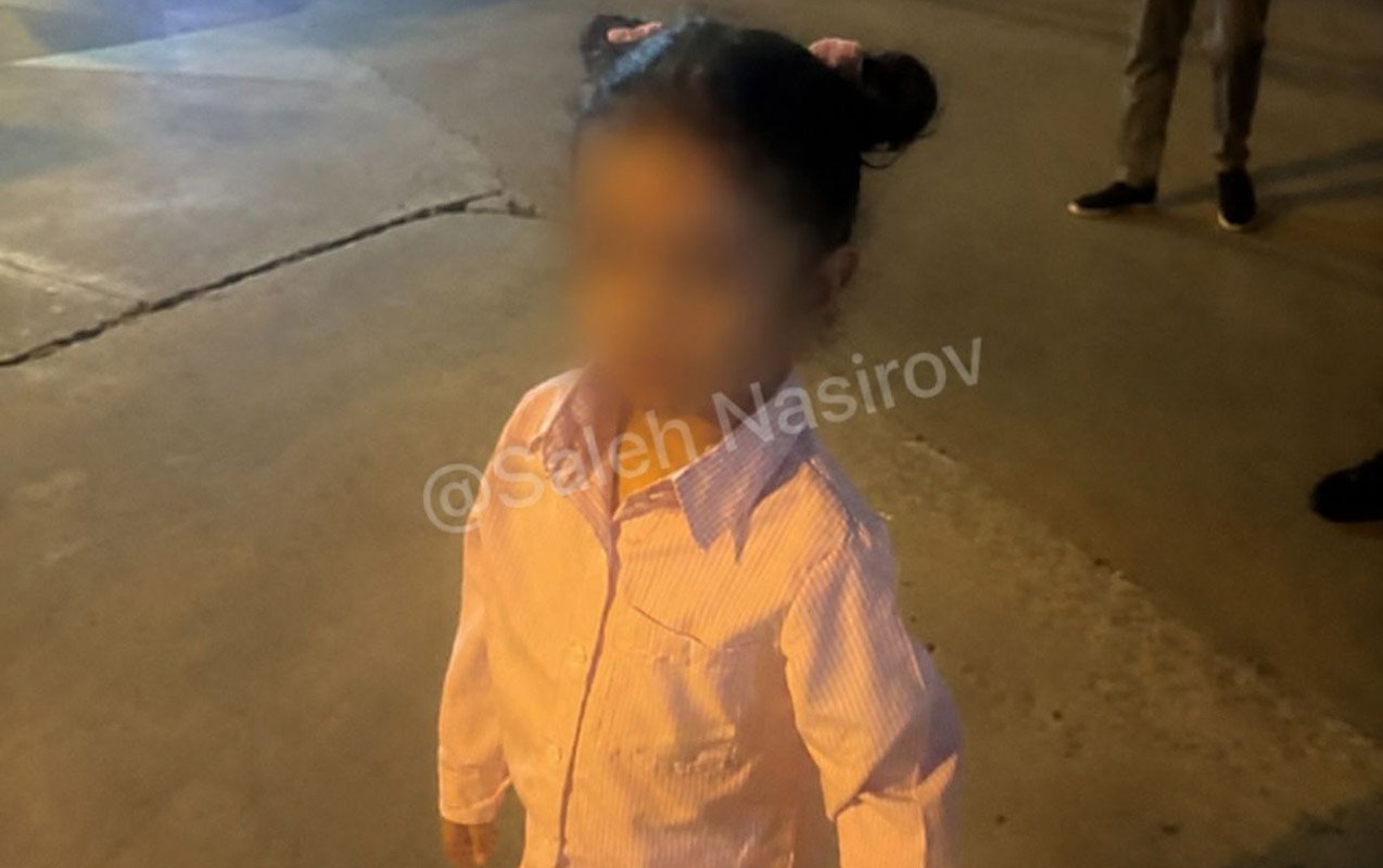Bulvarda itkin düşən azyaşlının yaxınları tapıldı