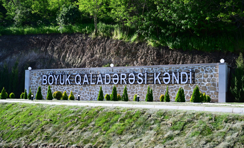 Böyük Qaladərəsi kəndində Bayraq meydanı yaradılıb
