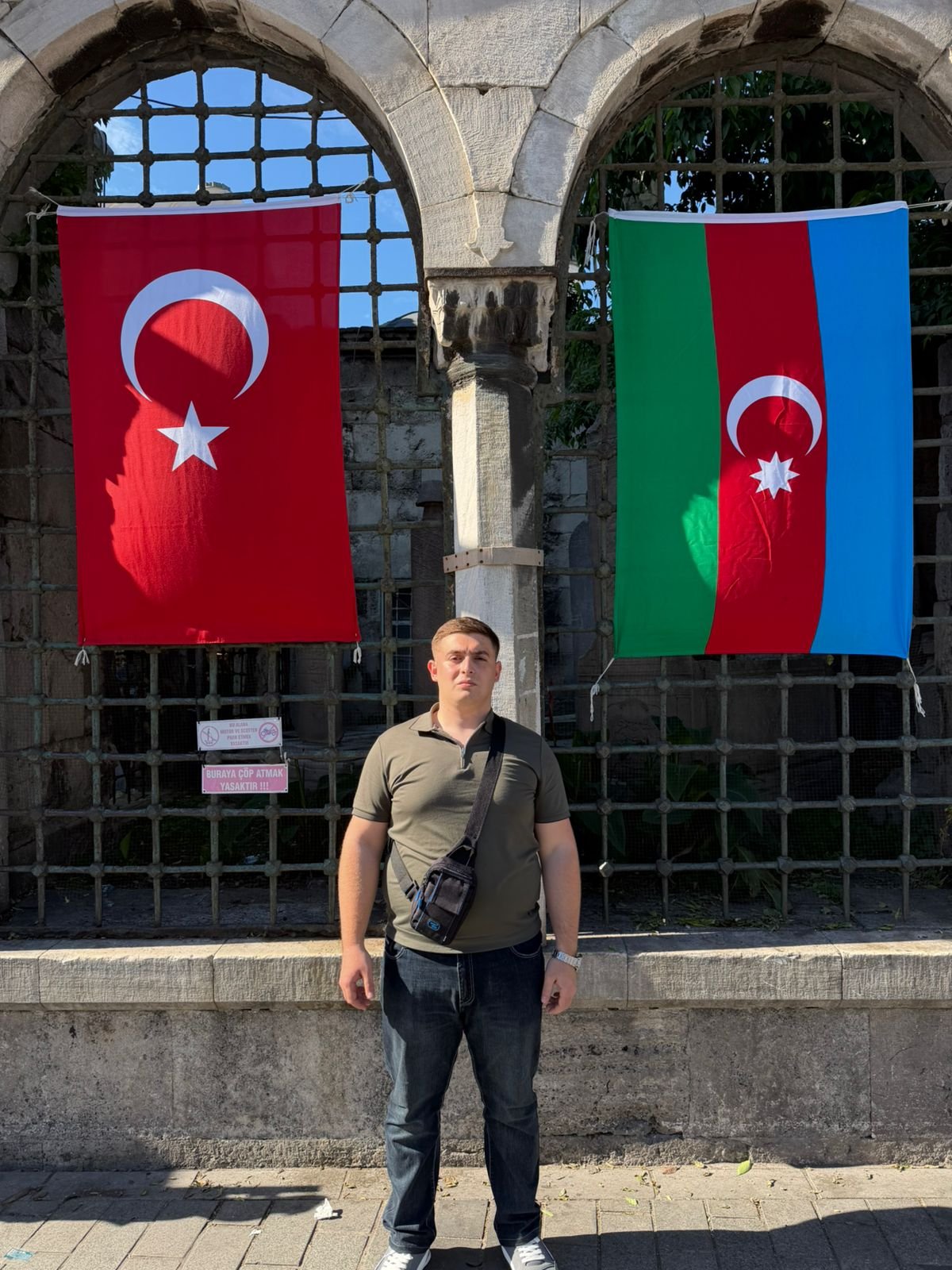 ARHD.Media-nın əməkdaşı Nihad Cəfərov İstanbuldan Azərbaycan xalqını təbrik etdi