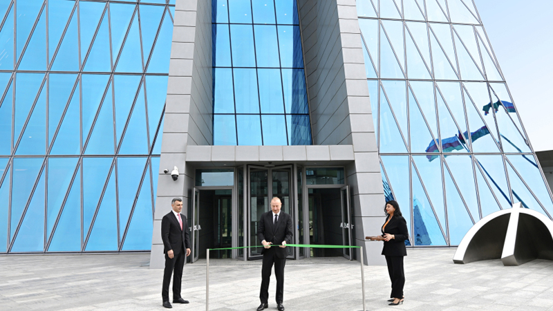 Prezident Mərkəzi Bankın yeni binasının açılışında iştirak etdi