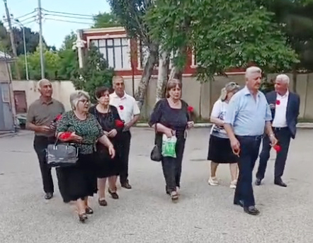 Biləcəri qəsəbəsi 297 nömrəli orta məktəbin 10B sinif məzunlarının 50 illik yubileyi böyük sevinc və nostalji hisslərlə qeyd olundu