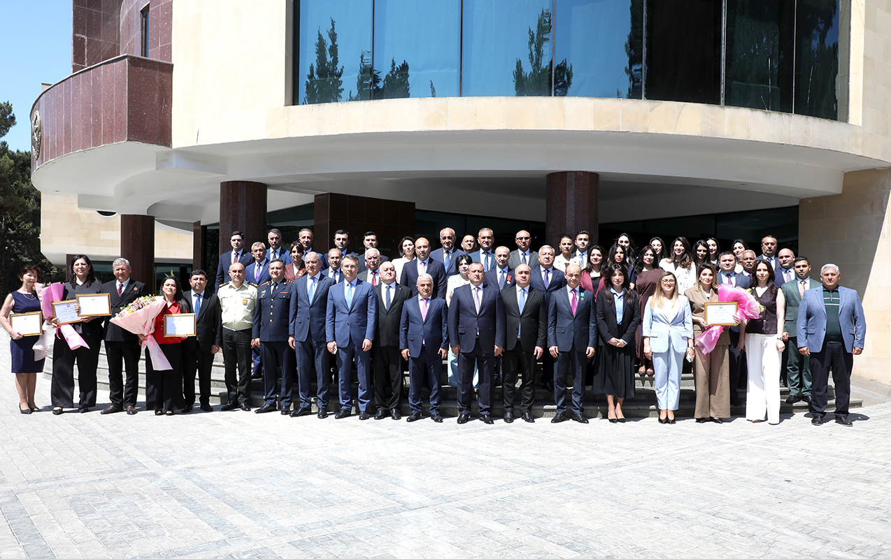 Suraxanıda dövlət qulluqçularının peşə bayramı qeyd edildi