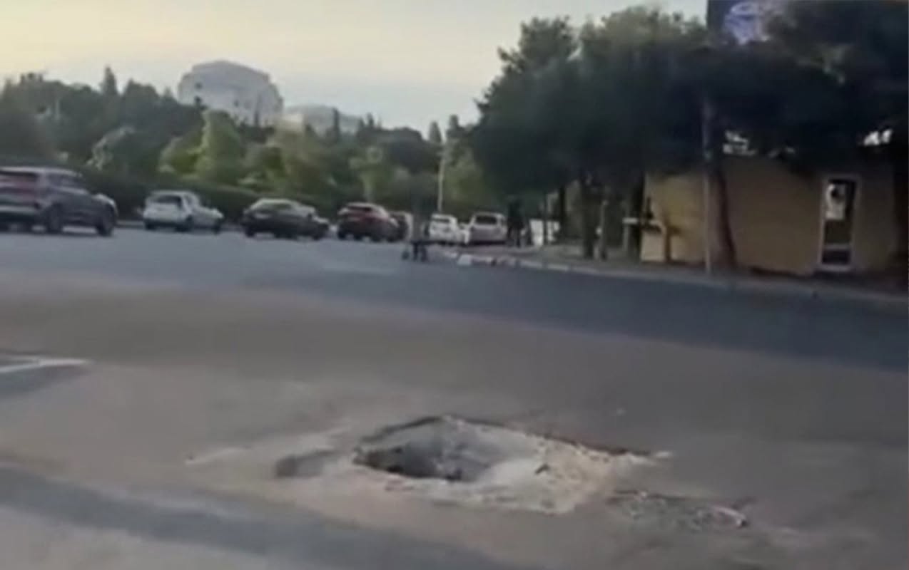 Binəqədidə yol çökdü, sürücülər çətin vəziyyətə düşdü