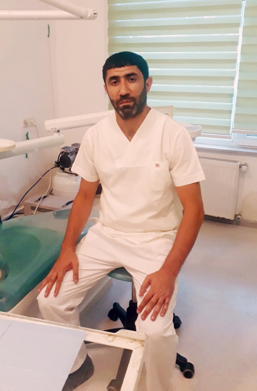 Peşəsinə sədaqətlə xidmət edən həkim-stomatoloq – Əliyev Samir Adil oğlu