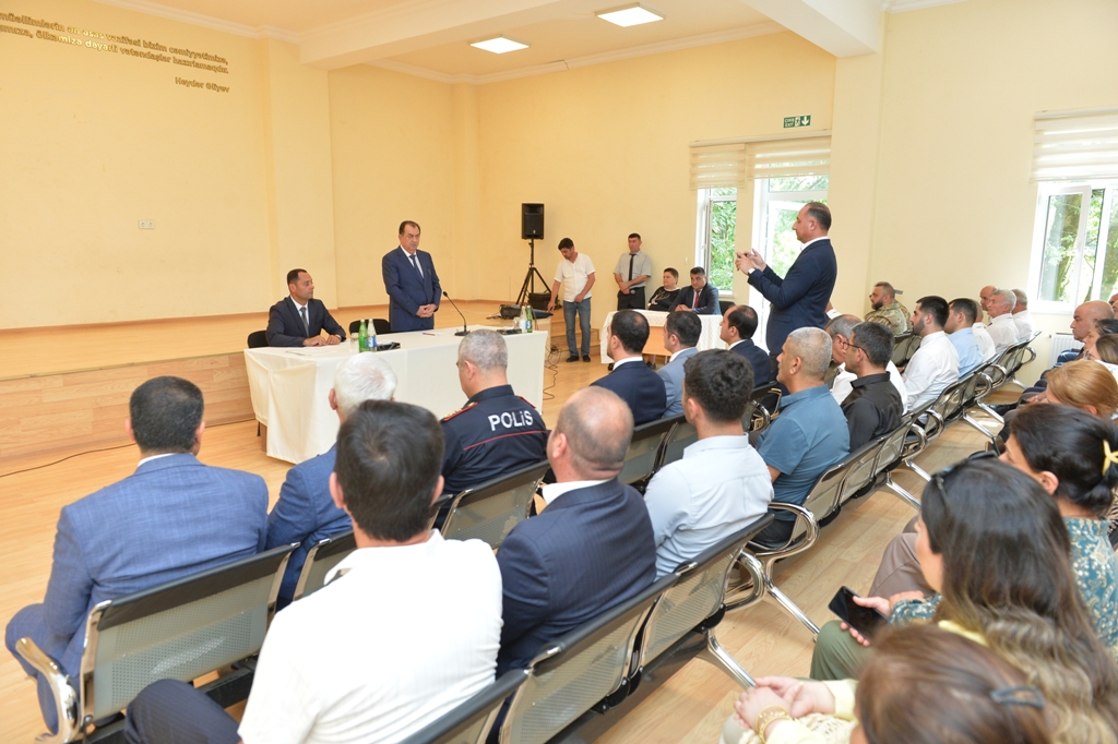 Taleh Qaraşov Viravul kənd inzibati ərazi dairəsinin sakinlərinin qayğı və problemlərini dinləyib