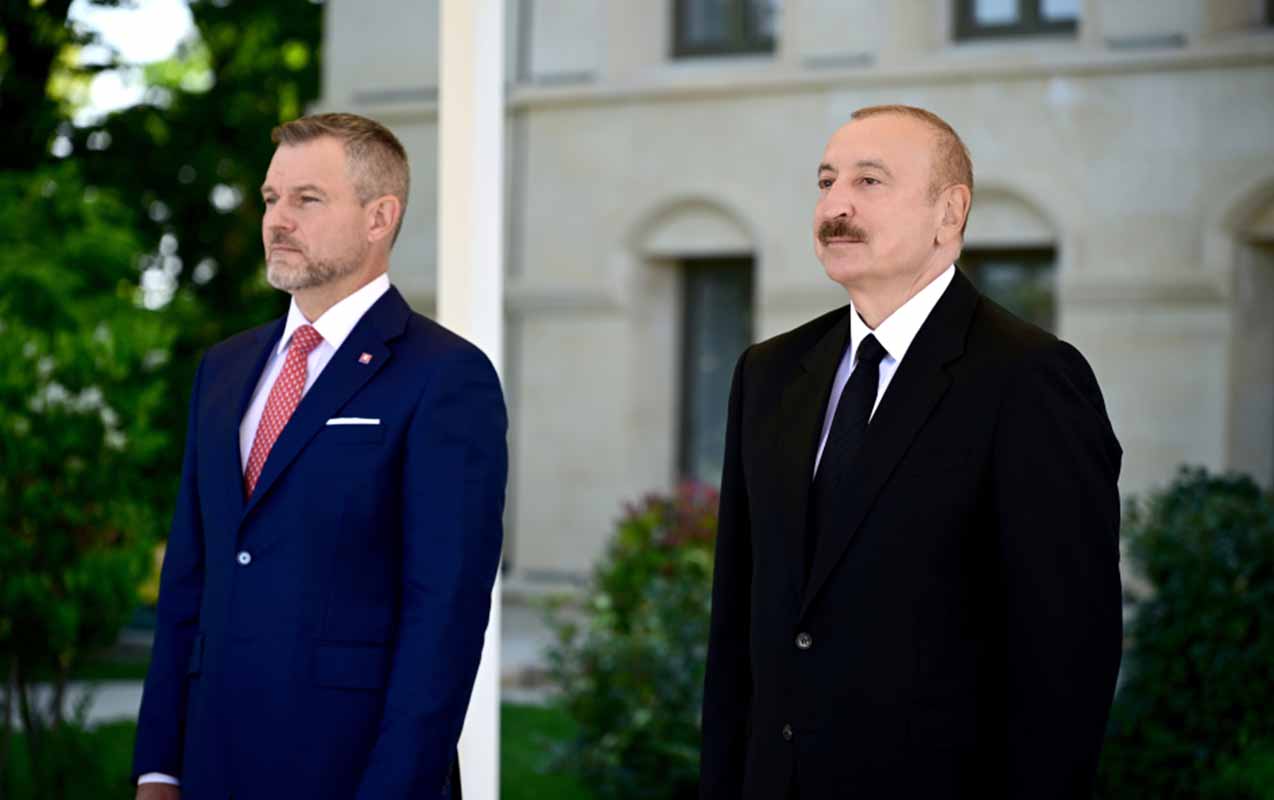 Liderlər mətbuata bəyanatlarla çıxış edirlər