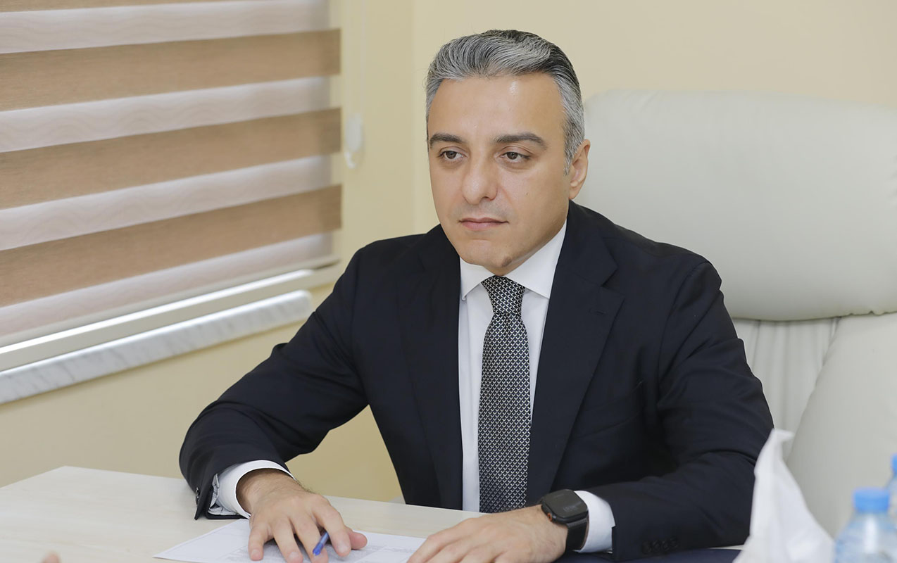 İşdən çıxarılan məmura yeni vəzifə verdi