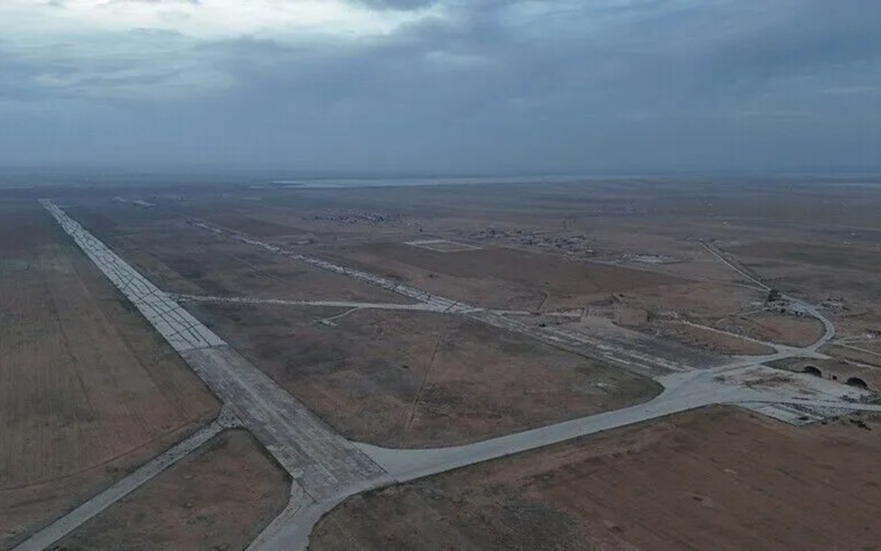 Suriyada hərbi aerodroma zərbə endirildi