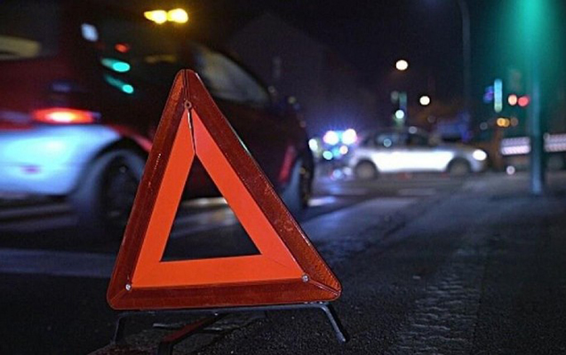 “Mercedes” ağaca çırpılaraq aşdı - 26 yaşlı kişi öldü