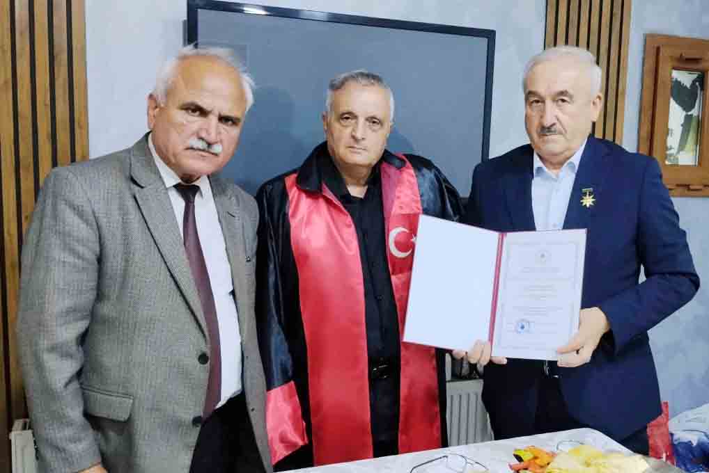 Türkiyə Uluslararası Elmlər Akademiyasının fəxri professoru, hüquq elmləri üzrə fəlsəfə doktoru və tanınmış şair Raqif Nazimoğlunun təqdimatında