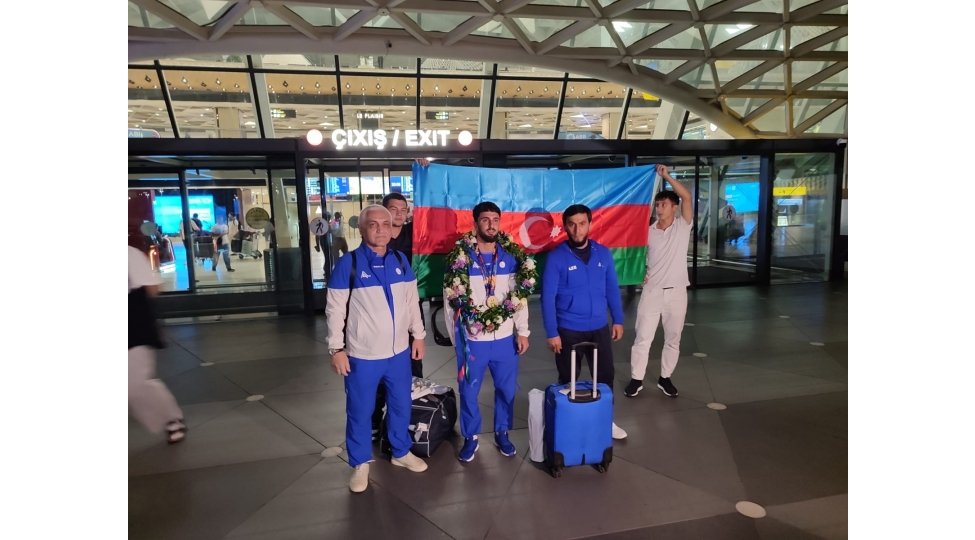 Ağırlıqqaldırma üzrə tələbələr arasında ilk dünya çempionumuz Tehran Məmmədov Vətənə qayıdıb