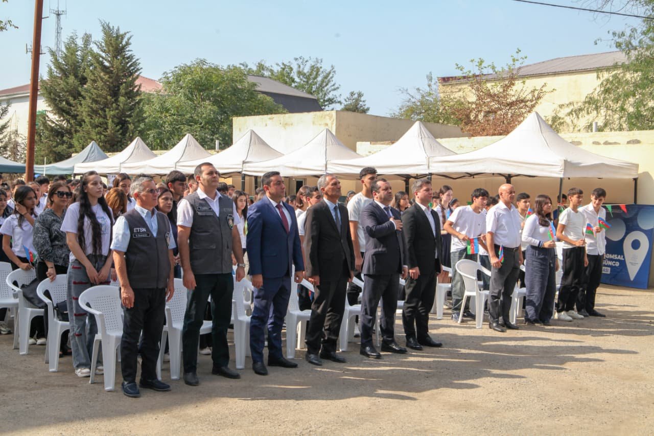 Səyyar Gənclər Xidməti növbəti dayanacağı olan Salyan ilə fəaliyyətinə davam edir