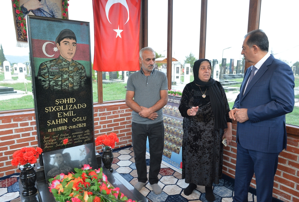 Lənkəran ŞİH başçısı şəhid Aqşin İbadov, Emil Şıxəlizadə və Etiram Hüseynlinin məzarını ziyarət edib
